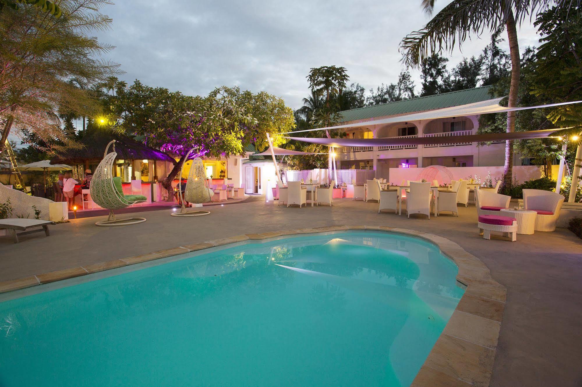 Esprit Libre Restaurant & Guest House Гранд-Бэй Экстерьер фото
