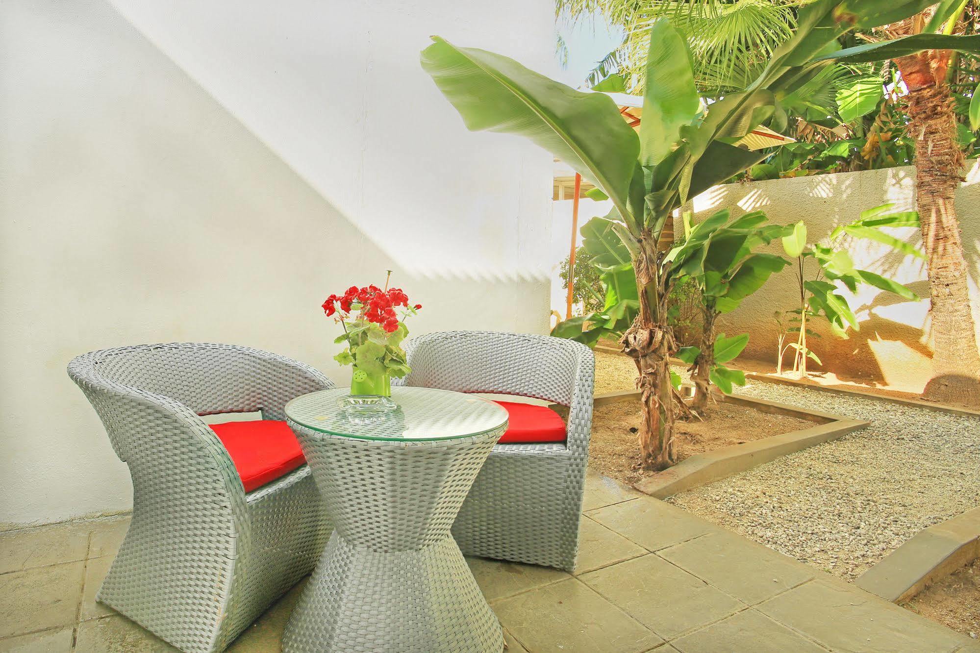Esprit Libre Restaurant & Guest House Гранд-Бэй Экстерьер фото