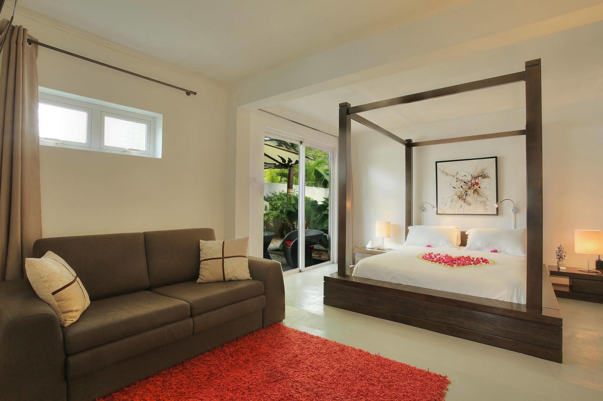 Esprit Libre Restaurant & Guest House Гранд-Бэй Экстерьер фото